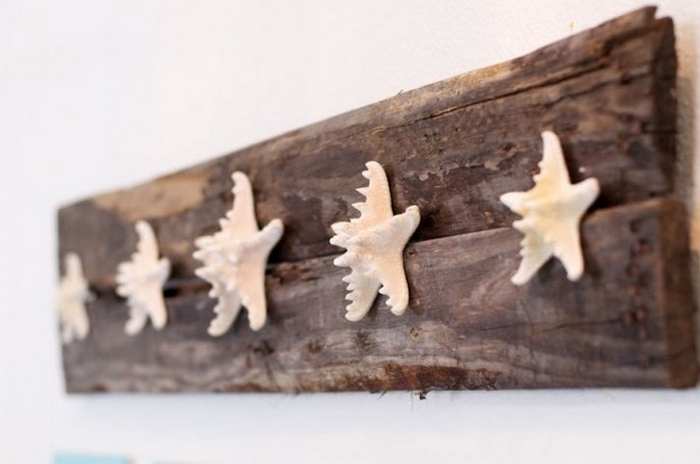 Beach pallet wall decor with starfish