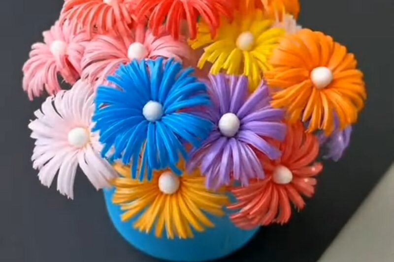 DIY Flower Pot From Straw Flowers for Summer