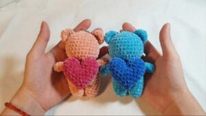 Gift this Crochet Couple Bear Plush Keychain with FREE Pattern