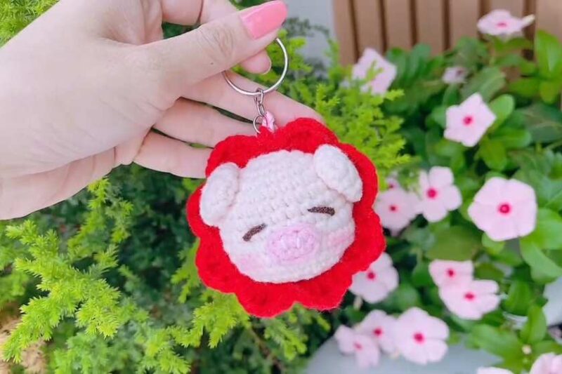 Free Crochet Flower Pig Plushie Pattern & Keychain for Kids