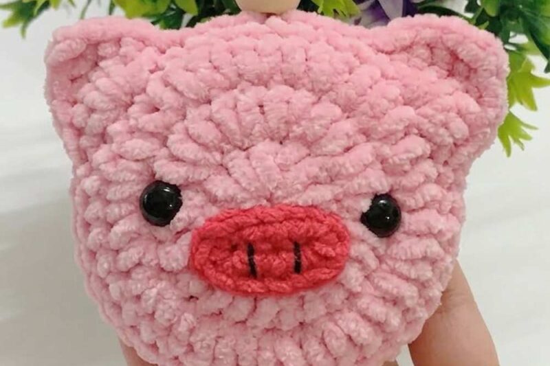 Free Crochet Pig Plush Pouch Bag Pattern for Summer