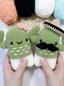 Free Crochet Couple Cactus Plushie Pattern for Summer