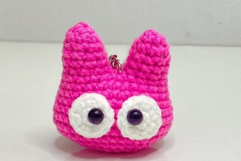 Free Crochet Miniature Cat Face Amigurumi Keychain Pattern
