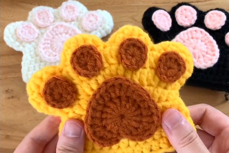 Free Crochet Cat Paw Purse Pattern for Gifting with 3 Variations