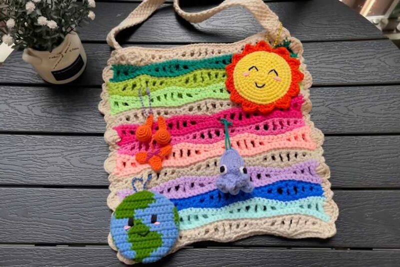 Crochet Ocean Waves Beach Tote Bag Pattern for Summer