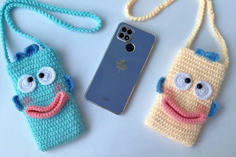 Free Crochet Quirky Phone Pouch for Summer (Hangyodon Phone Bag)