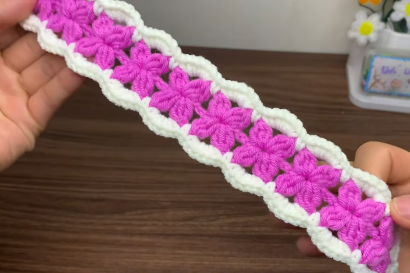 Free Crochet Beautiful Flower Headband for Ladies