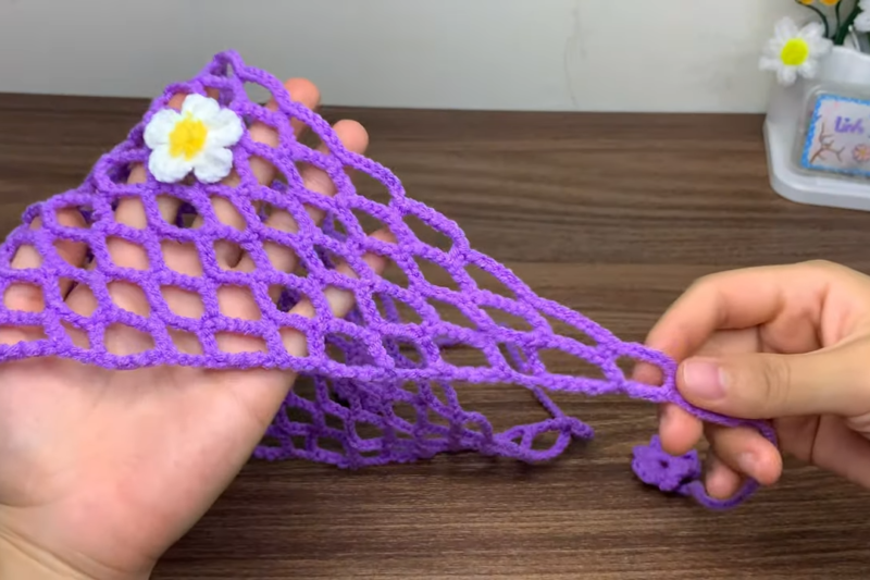 Free Crochet Mesh & Flower Bandana Pattern for Summer