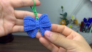 Free Crochet 10-Minute Bow Pattern for Beginners