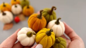 How to Make Velvet Pumpkin Fall Decoration without Velvet Fabric
Featured Crafter: MiLena
Author: Talha