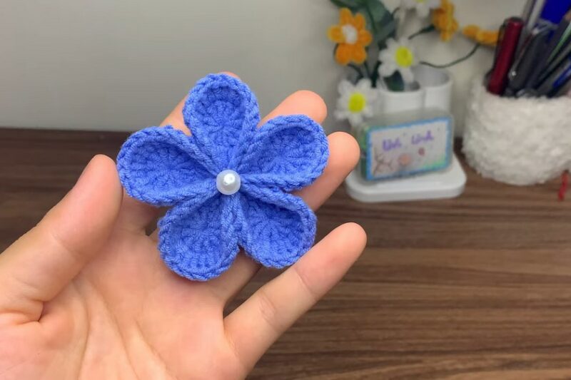 Free Crochet UNIQUE Flower Keychain Pattern (QUICK PRESENT)