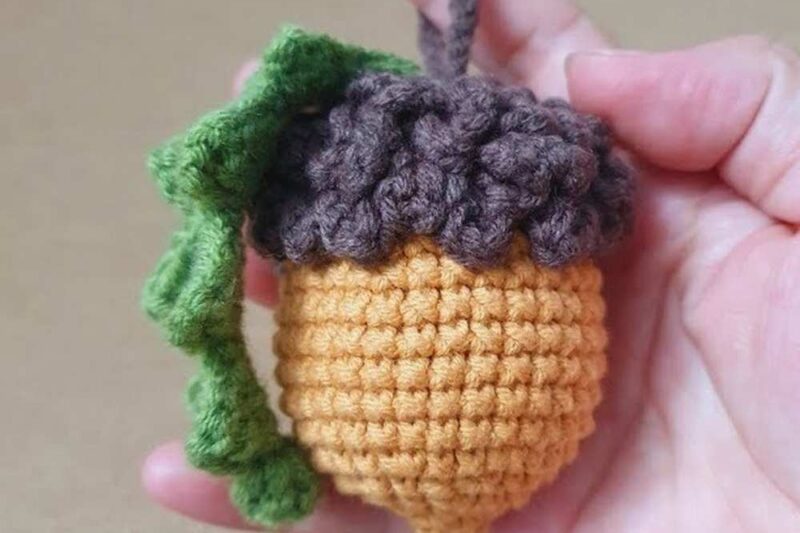Free Crochet No-Sew Acorn Amigurumi Plushie Pattern for Autumn