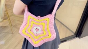 Free Crochet Trendy Star Bag Pouch Pattern for Girls