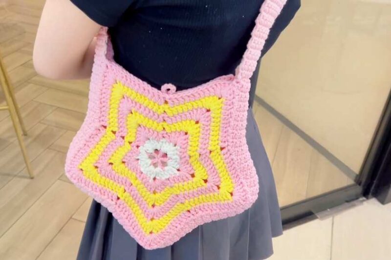 Free Crochet Trendy Star Bag Pouch Pattern for Girls
