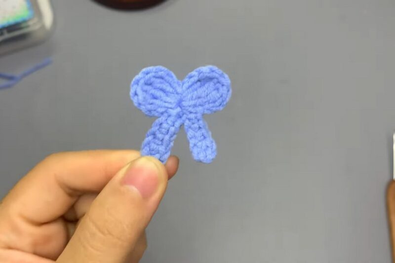 Super Easy Crochet 4-Minute Bow (No-Sew, Quick and Easy Bow Pattern)