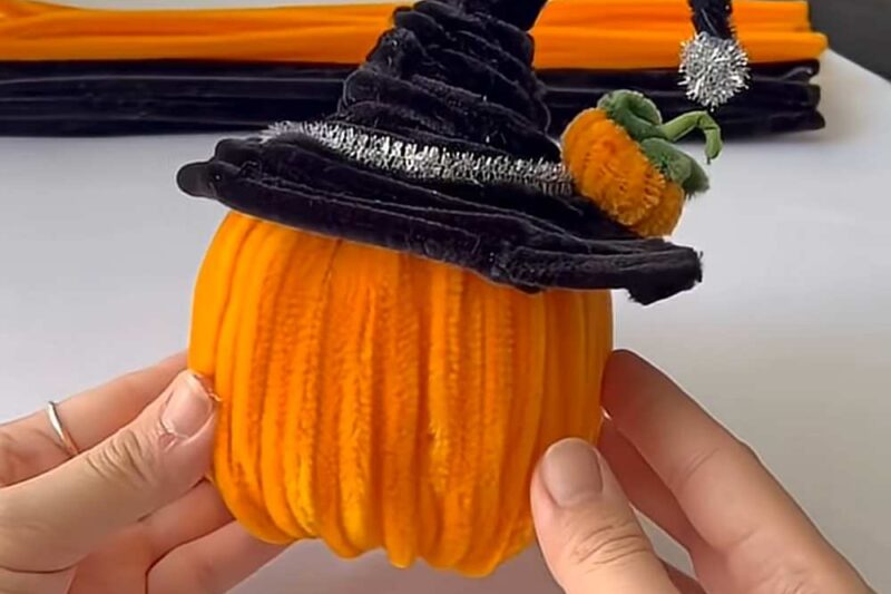DIY Pipe Cleaner Pumpkin with a Witch Hat Pattern for Halloween & Fall