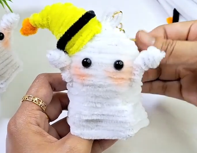 DIY Pipe Cleaner Ghost in a Witch Hat Plushie Pattern for Halloween