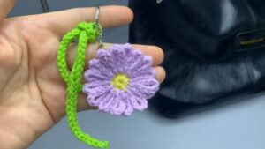 Free Crochet 10-Minute Loopy Flower Pattern for Summer