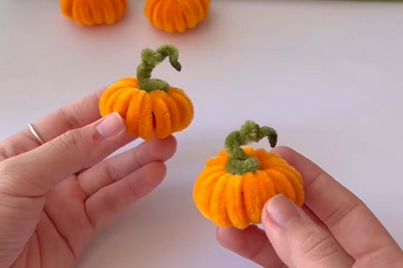 How to DIY Miniature & Fluffiest Pumpkin from Pipe Cleaners for Fall