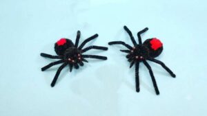 How to DIY Spooky No-Knit Yarn Spider Plushie for Halloween