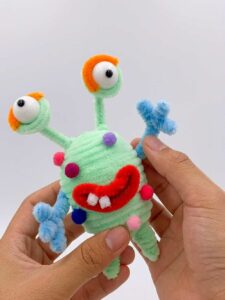 How to Make Pipe Cleaner Wobbly-Eyed Funny Monster Doll for Kids
