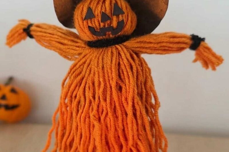 How to DIY Halloween Decoration Scarecrow out of Yarn Wrapping