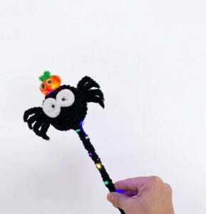 How to DIY Halloween’s CUTE Pipe Cleaner Magic Wand with Spider