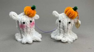 How to DIY A Cute Ghost with a Pumpkin Keychain with Pipe Cleaners