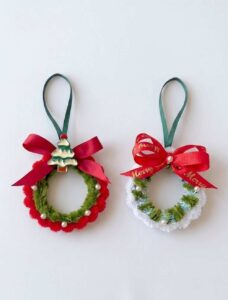 How to DIY Mini White & Red Pipe Cleaner Christmas Wreath for Gifting
Reference Images: DIY Dreams