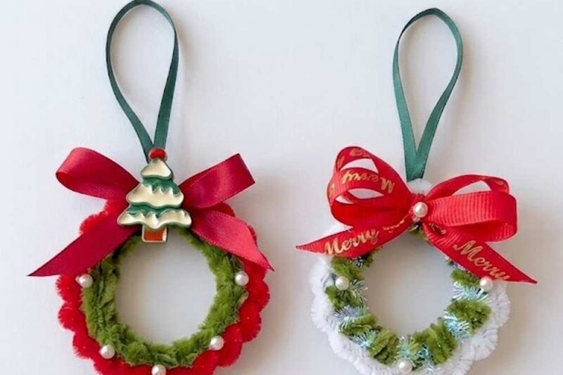 How to DIY Mini White & Red Pipe Cleaner Christmas Wreath for Gifting