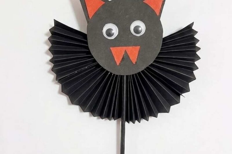 How to Make A Spooky Bat Wand Halloween Craft for kids