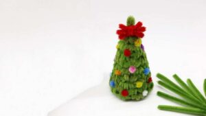 SUPER EASY! How to DIY A Christmas Tree Out of Pipe Cleaner & Tissue Roll
        
            
            
                Featured Crafter: DIYChristmasIDEAS