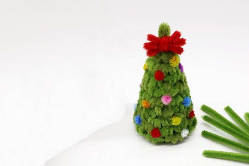 SUPER EASY! How to DIY A Christmas Tree Out of Pipe Cleaner & Tissue Roll