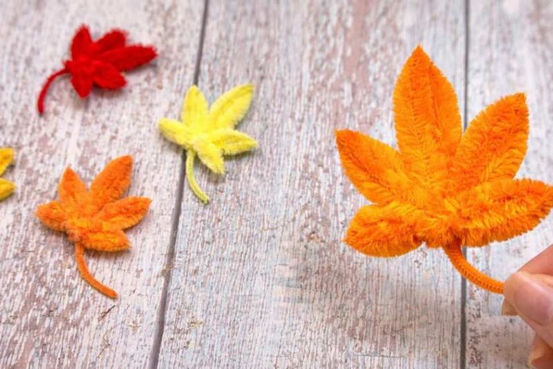 How to DIY A Pipe Cleaner Maple Leaf for Fall Decorations