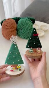 How to DIY Easy DIY Christmas Tree Table Decoration From Yarn
