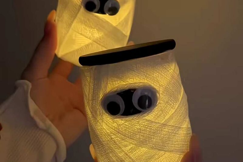 Glow your Halloween Night with this DIY Spooky Jar Decoration