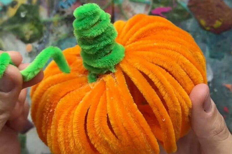 How to DIY Pipe Cleaner Glowing Pumpkin for Halloween Night Decoration
