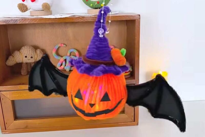 How to DIY Pipe Cleaner Jack-o-Lantern Pumpkin with Bat Wings