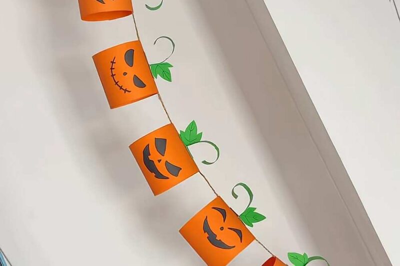 How to DIY Halloween Pumpkin Spooky Paper Chain [+Printable Template]