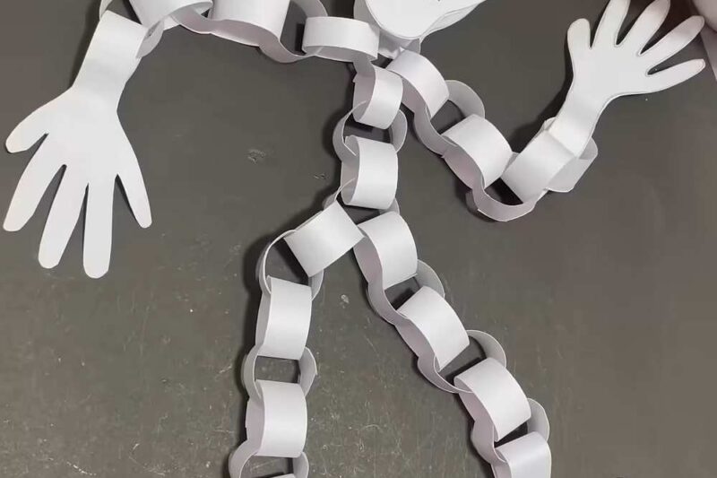 How to Make a Paper Chain Skeleton Craft to Do with the Kids