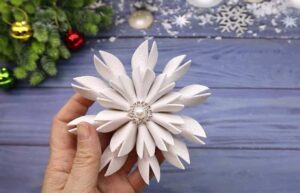 How To Make Two Variations Of Snowflakes From Foam