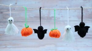How to DIY Halloween & Fall Yarn Plushie Garland (Pumpkin, Bat & Ghost) FINISHED
        
            
            
                Featured Crafter: NataliDoma