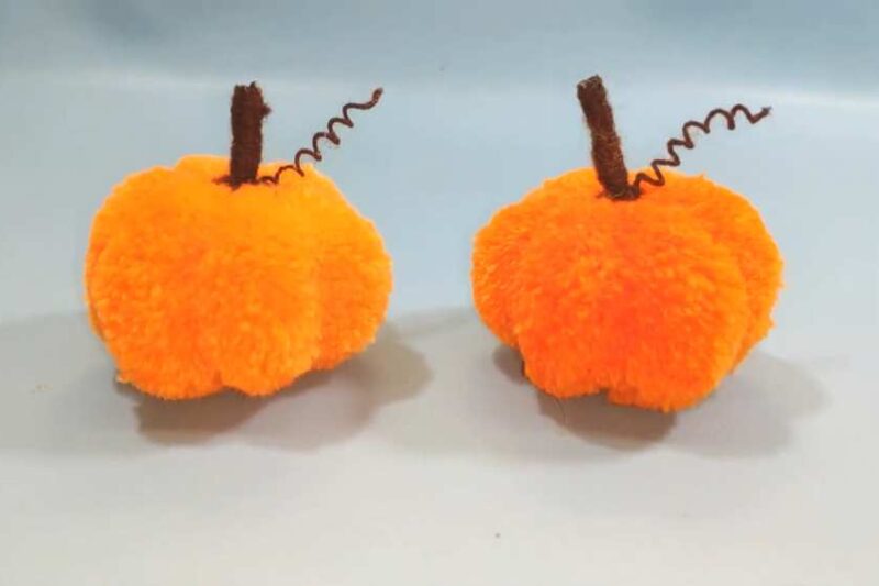 How to DIY Woolen No-Knit Yarn Pumpkin Plushies for Fall