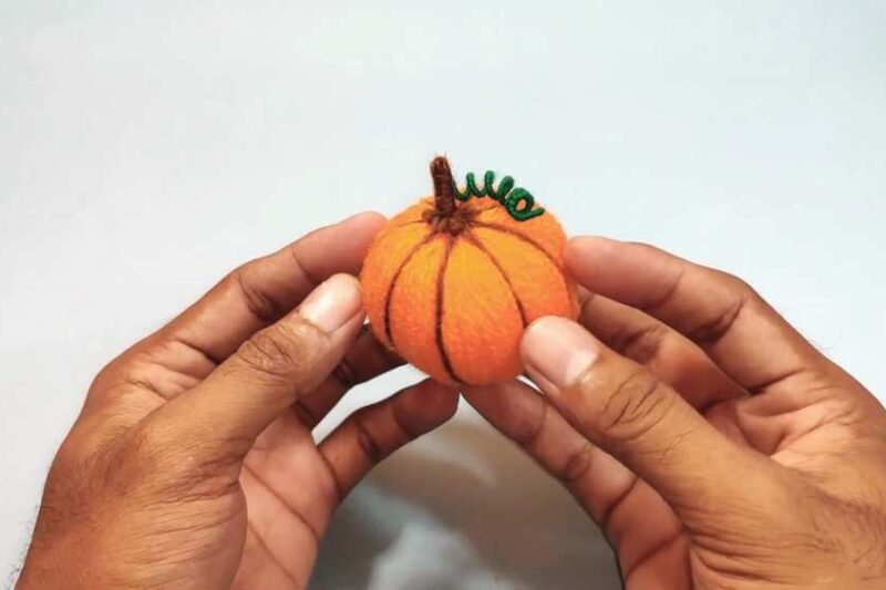 THE Easiest Method to DIY A Halloween Pumpkin Decoration out of Yarn