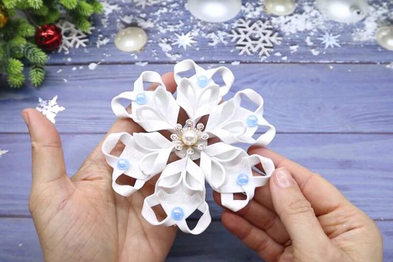 How to DIY Blue Bead Foaming Sheet Snowflake Christmas Decorations