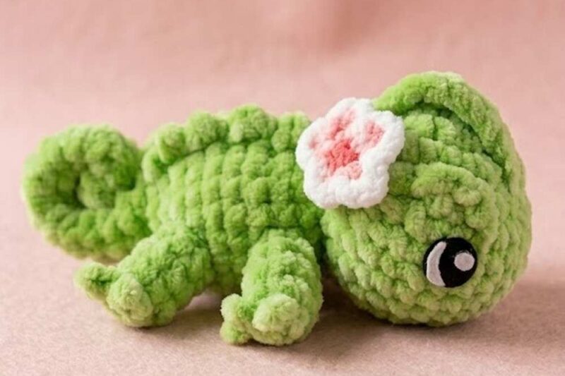 Featuring: How to Crochet Sakura Charmed Lizard Plushie for Kids