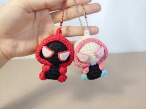How to Crochet Sitting Couple of Spider Buddy Amigurumi Keychain
        
            
            
            
                Featuring: FNA Crochet