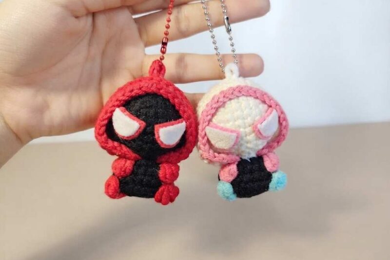 How to Crochet Sitting Couple of Spider Buddy Amigurumi Keychain