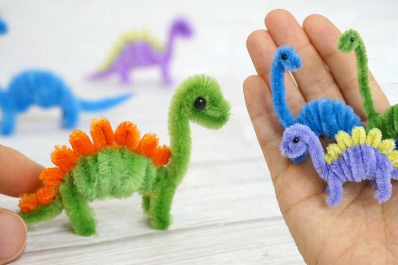 How to DIY 2 CUTE Pipe Cleaner Dinosaur Species As Table Puppets
