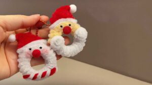 Make Pipe Cleaner Santa Christmas Wreath Keychains